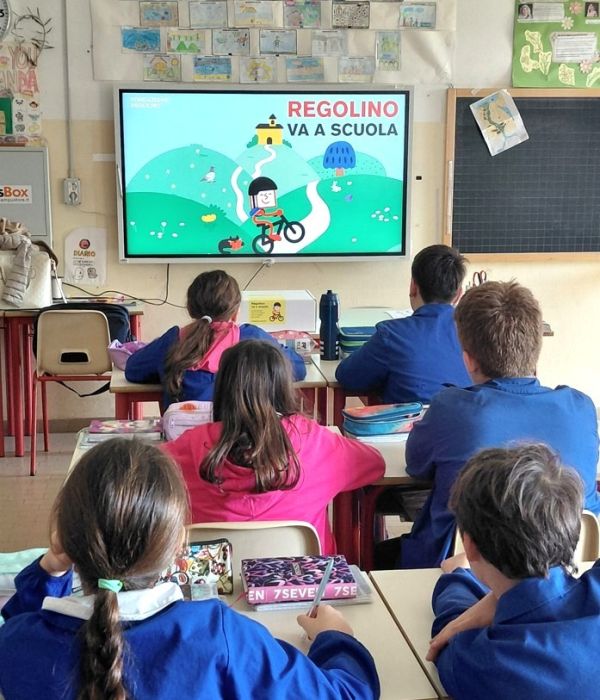 Fondazione_Regolino_Regolino_va_a_scuola